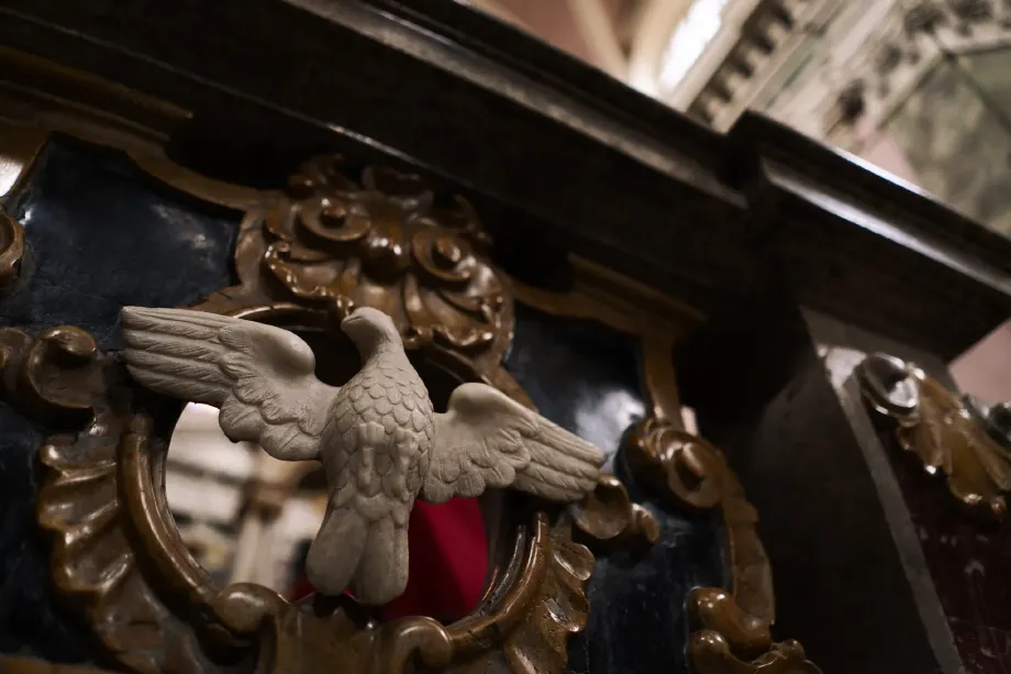 colomba-chiesa.webp